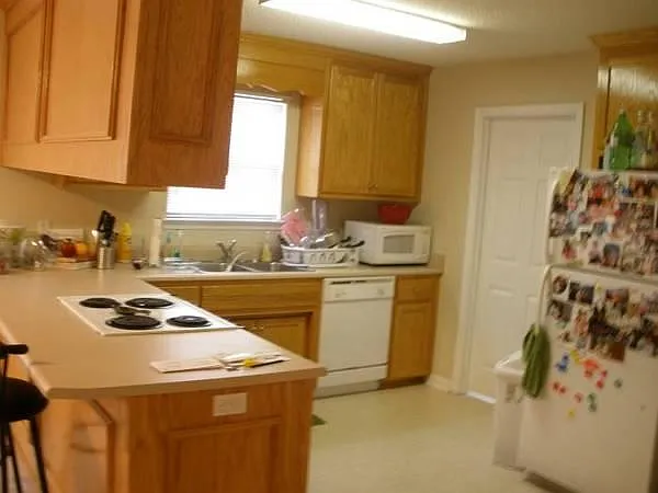 1646 Fresno St — Photo 2