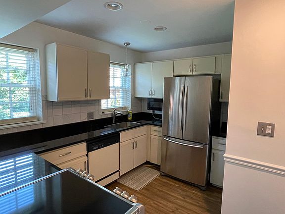 3rd image of 1317 E Abingdon Dr APT 1