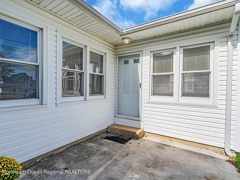 408 Newport Ave — Photo 9