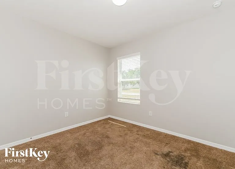 217 SE 27th St — Photo 13