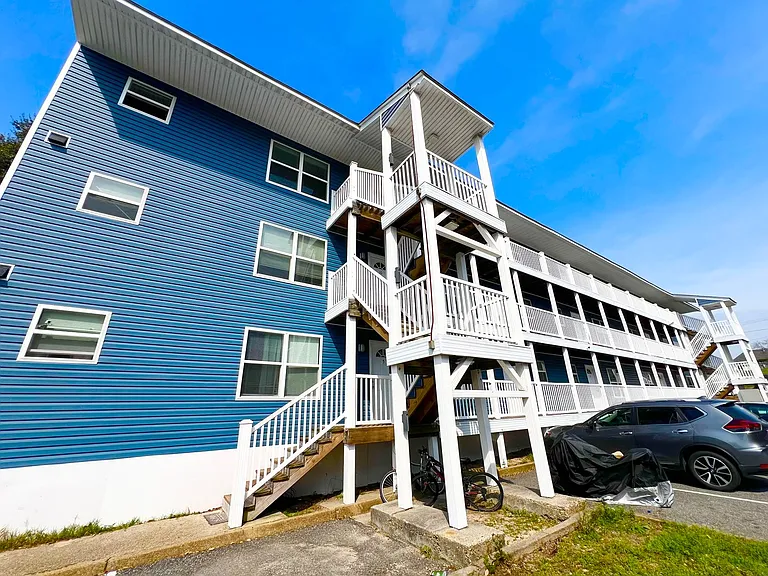 Pelican Dock Apartments — Photo 53