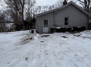 2550 Loon Lake Rd, Wixom, MI 48393