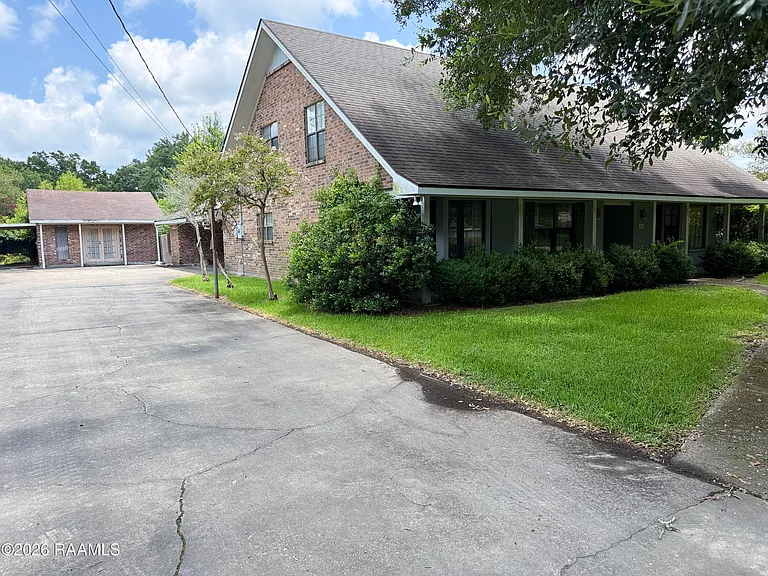 204 Carolyn Dr — Photo 3