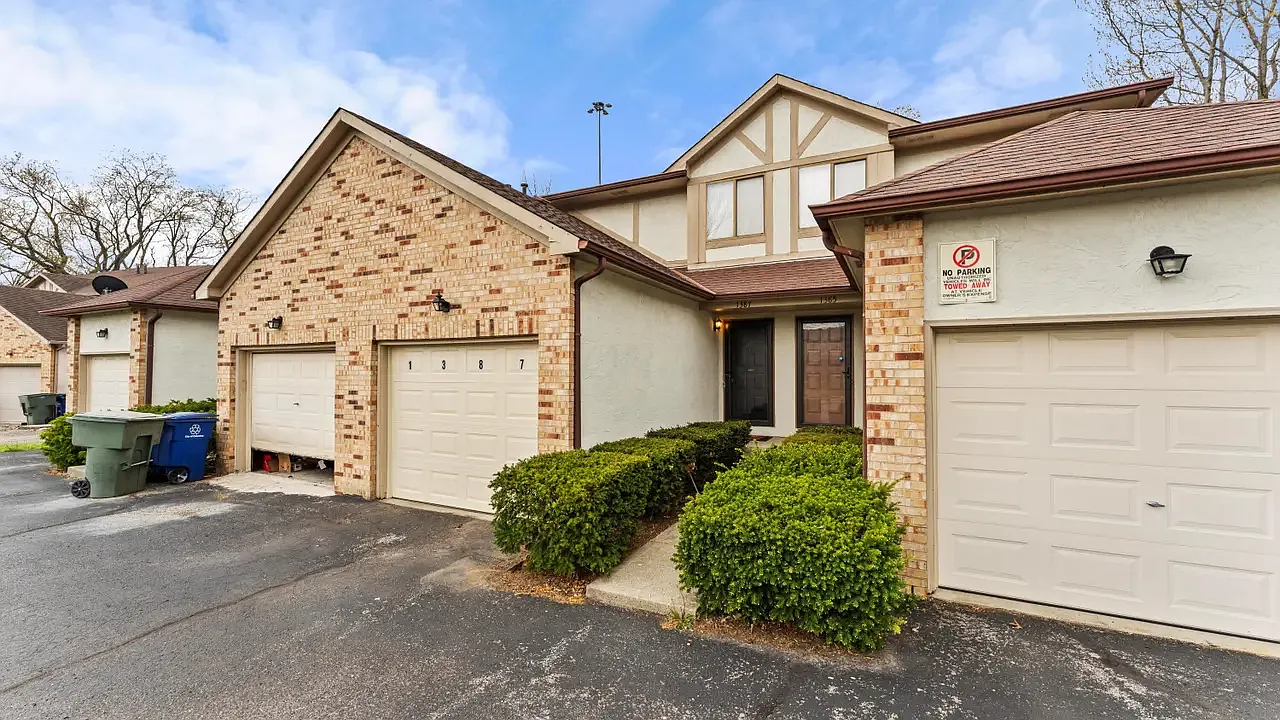 2 bed, 1.5 bath, 1440 sqft, $1,600 — Photo 1