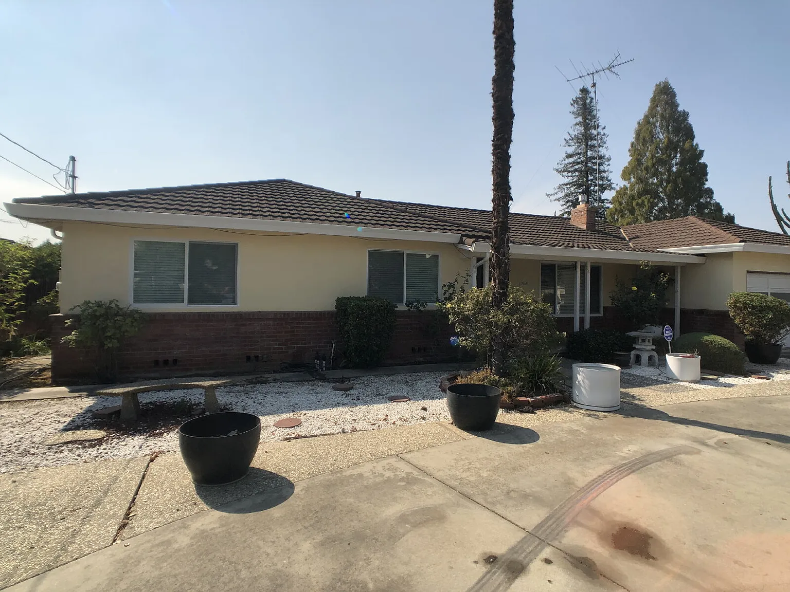 Large Santa Clara Home — Photo 1