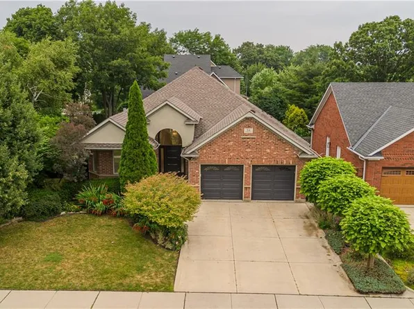 54 Waterwheel Cres, Hamilton, ON L9H 7B7