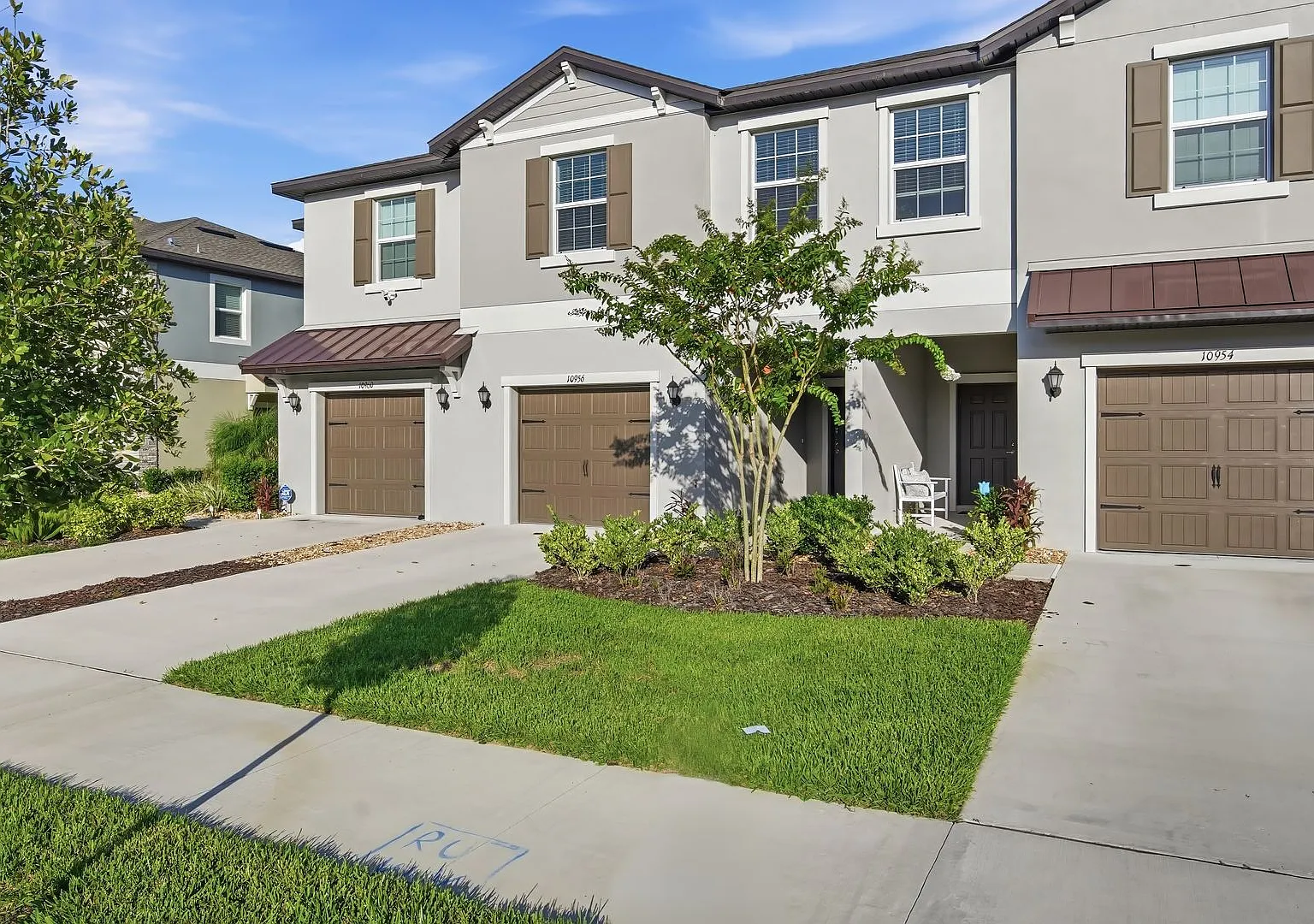 Newer 3Beds/2.5 Bths in Amenity Rich Area! — Photo 2