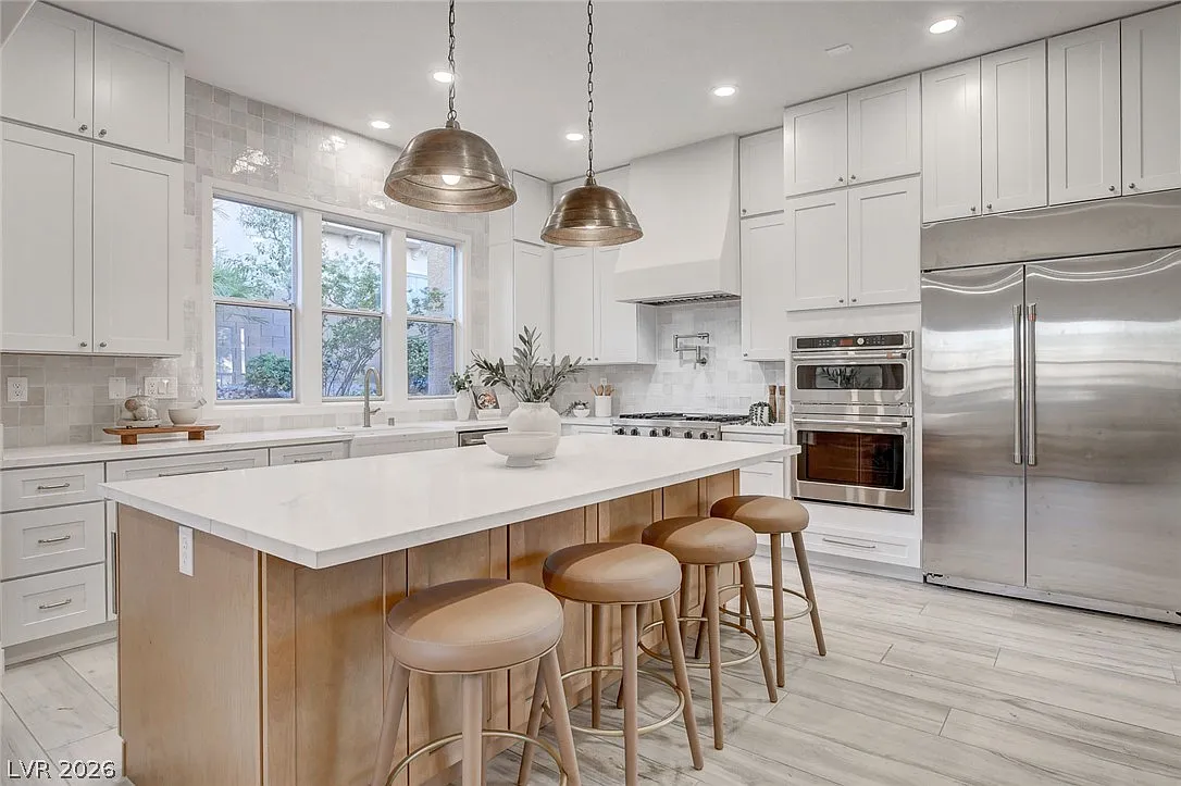 4 bed, 3.5 bath, 4211 sqft, $6,950 — Photo 4
