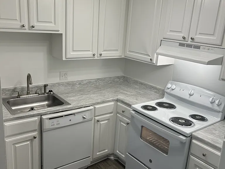 B104-1005 Hickory Hill Ln #B104 — Photo 25