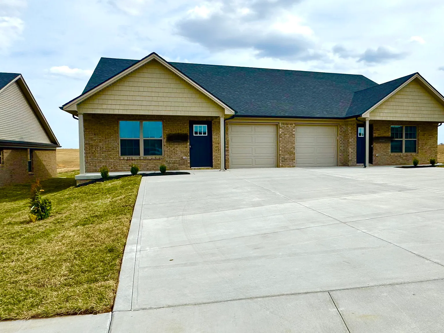 7044 Caravan Dr — Photo 1