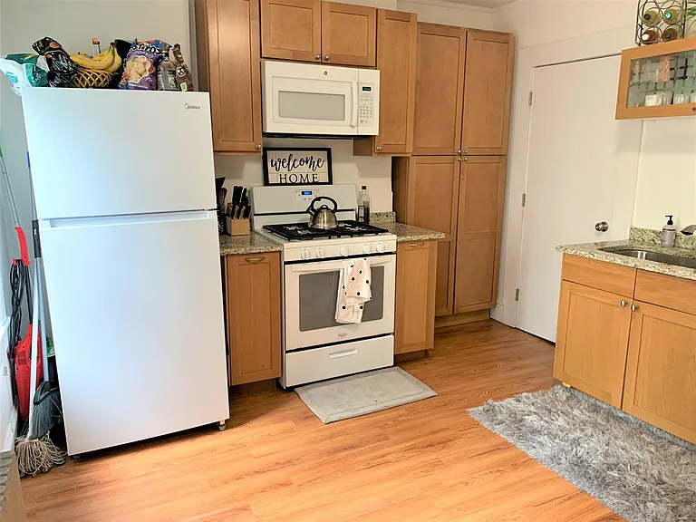 211 Athens St — Photo 5