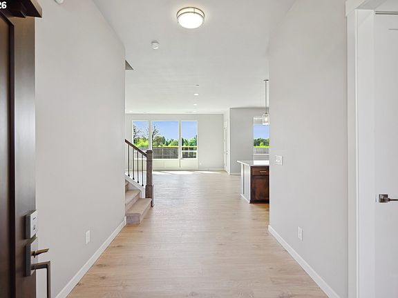 4th image of 2401 E Foxtrot St