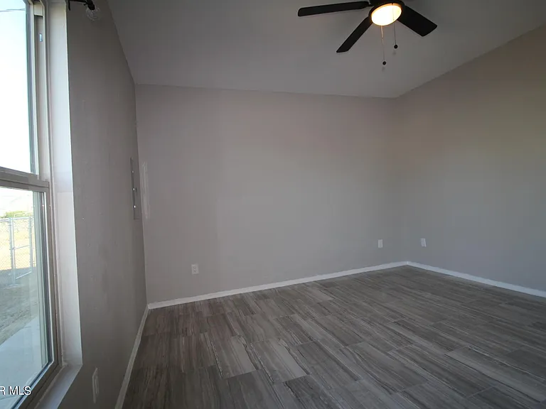 517 Val Verde St #B — Photo 34
