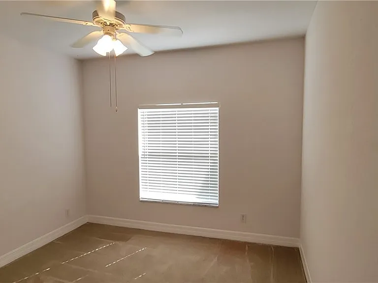 902 SW 21st Ln — Photo 7