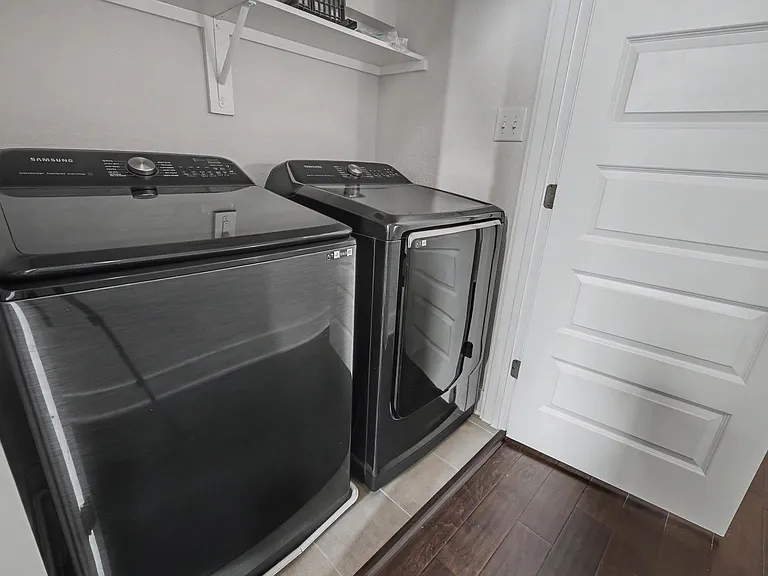 1606 N Hackberry St #102 — Photo 21