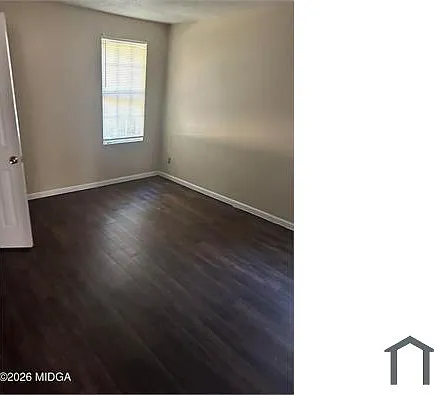 3 bed, 1100 sqft, $1,300 — Photo 3