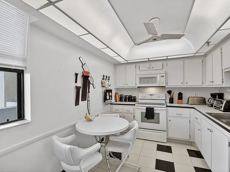 8200 Lakeshore Dr #507 — Photo 26