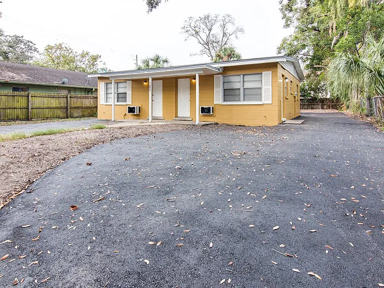 107 S Gomez Ave #C — Photo 3