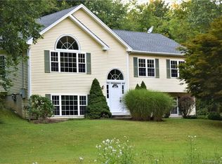 4 Park Ln, Woodbridge, CT 06525