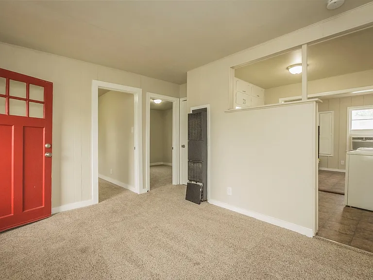 204 E Franklin Ave — Photo 6