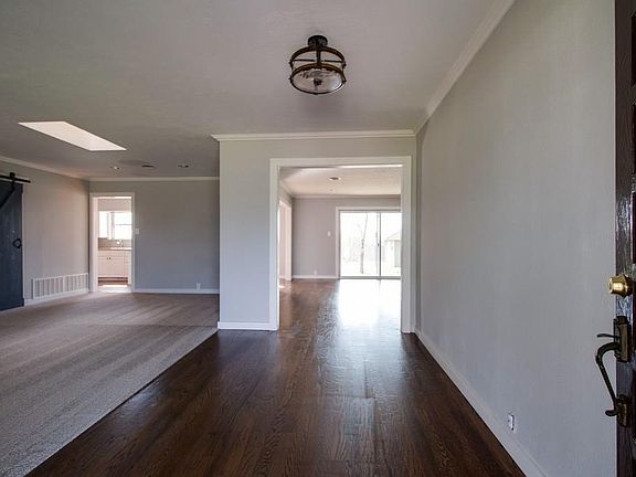 3rd image of 3211 Darby Ln