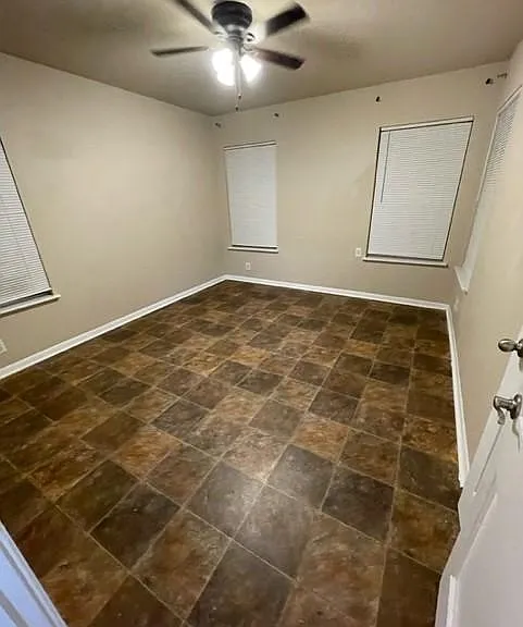 320 Oleander St — Photo 3