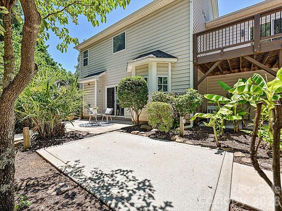 3rd image of 9539 Stawell Dr