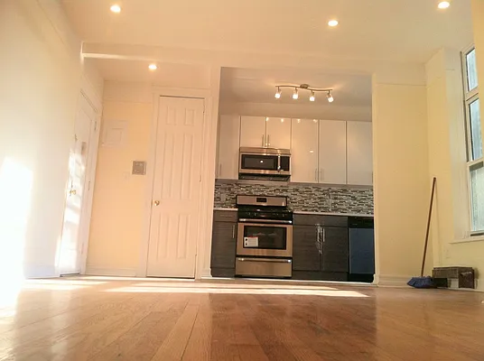 Sold by Zuz Realty | media 8