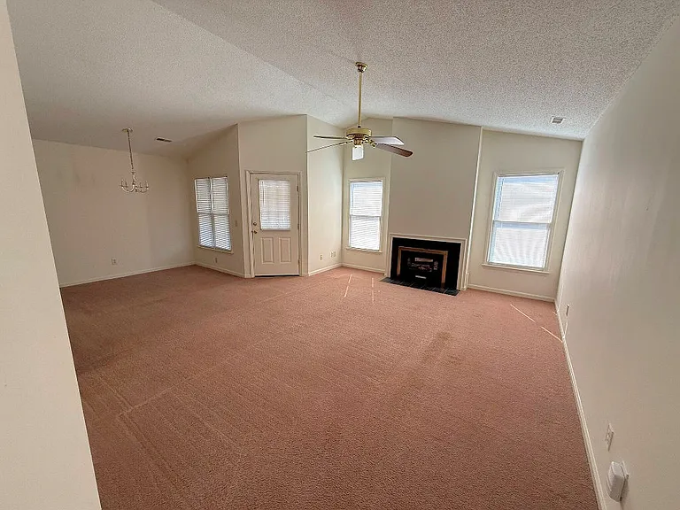 104 W Victoria Ct #F — Photo 2