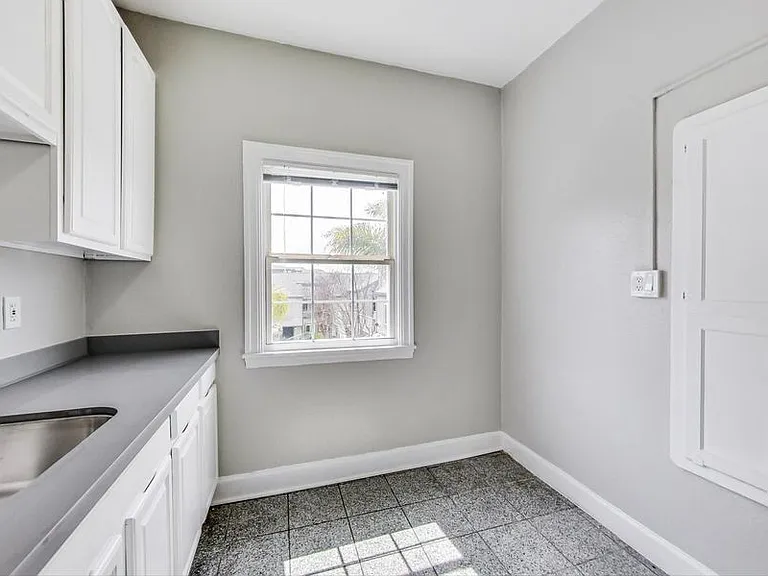 1824 Linden St #15 — Photo 4