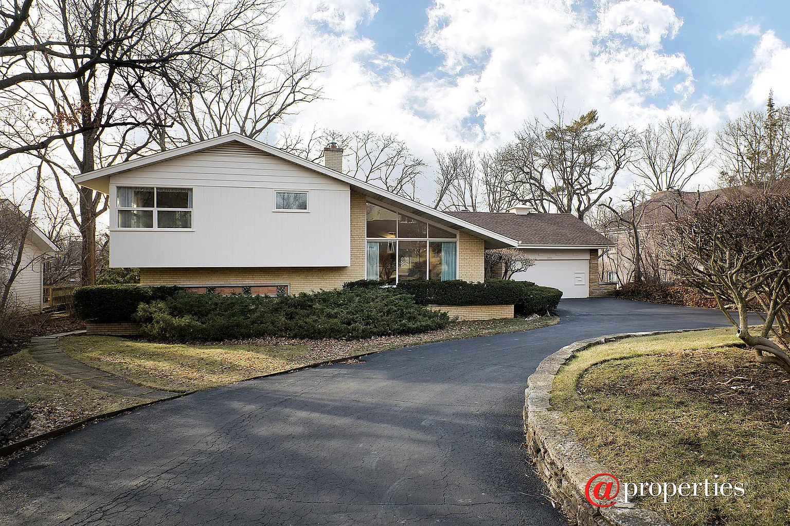 1094 Skokie Ridge Dr photo 1