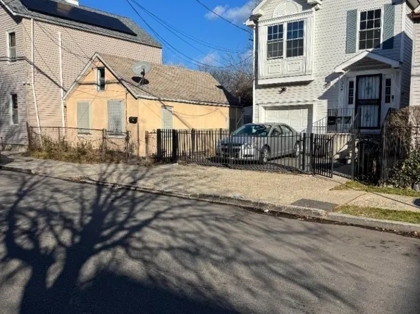 34 Holland St, Newark City, NJ 07103