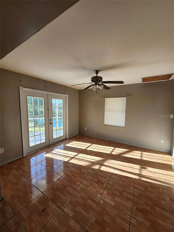 3 bed, 2.0 bath, 1887 sqft, $1,600 — Photo 4