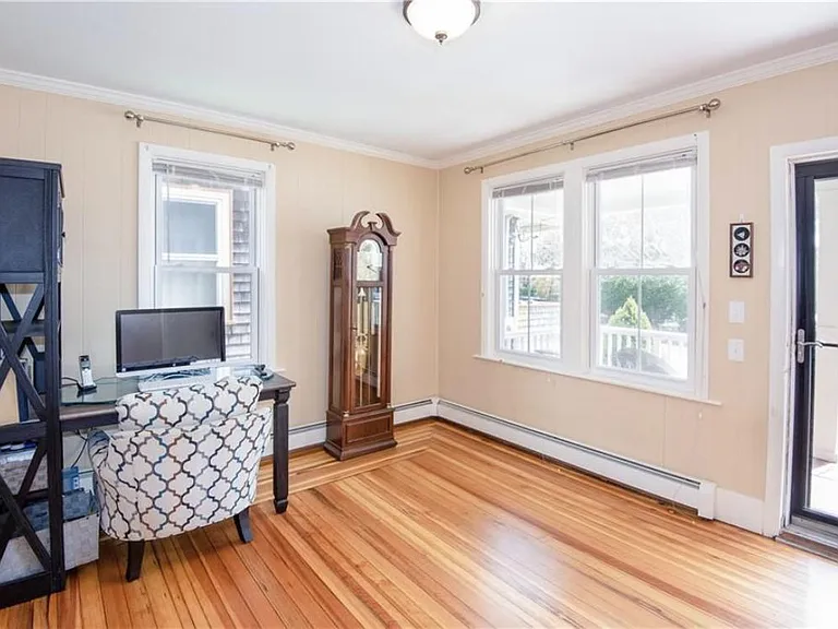 27 Peckham Ave — Photo 5
