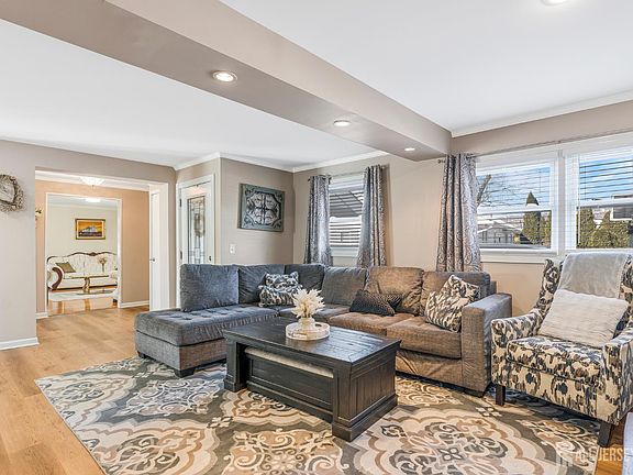 5th image of 212 Vesper Ave