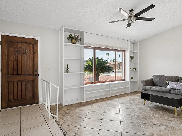 2319 E Loma Vista Dr — Photo 5