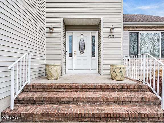 5th image of 25 Stollman Street