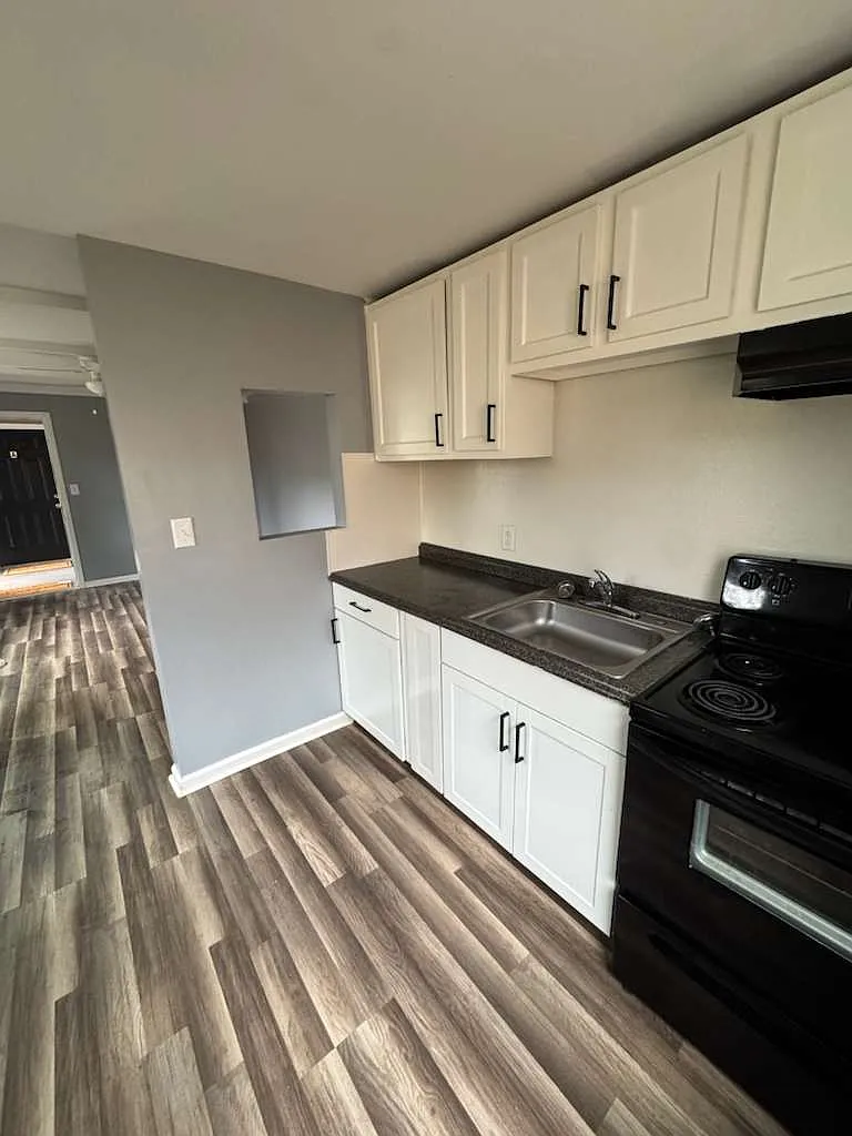 2 bed, 701 sqft, $950 — Photo 2