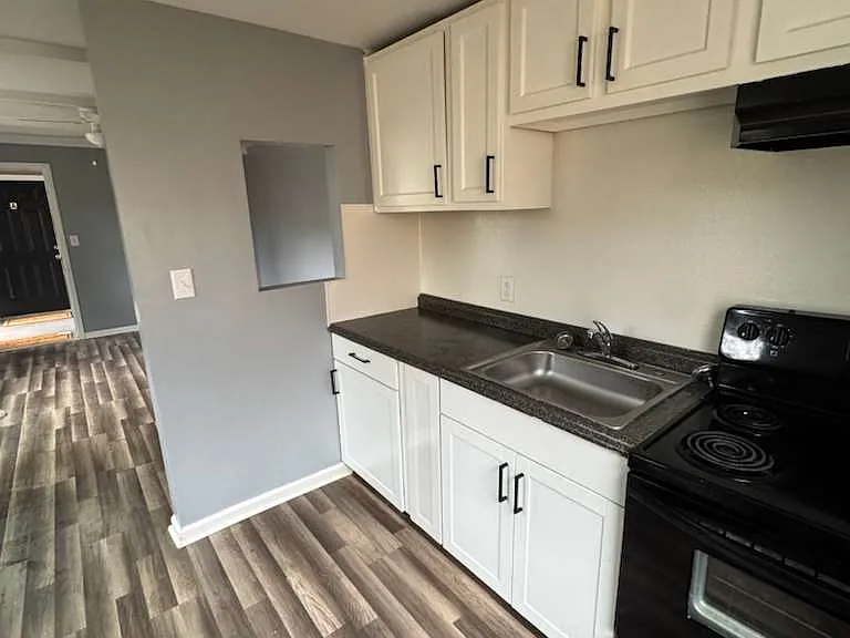 201 Chandler Dr #D — Photo 2
