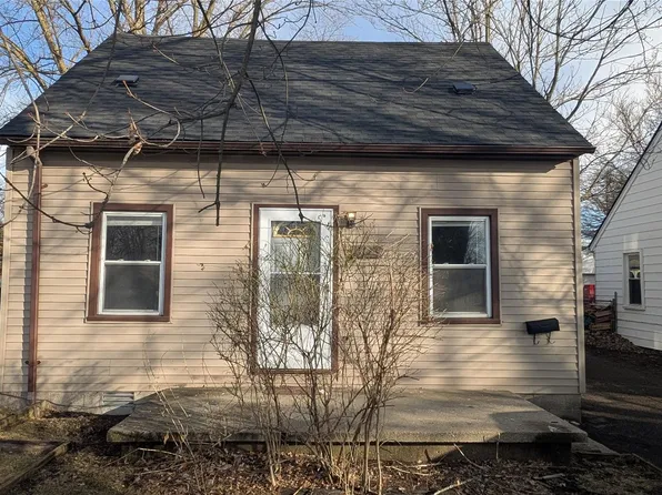 6713 McGuire St, Taylor, MI 48180