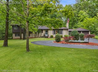 29866 Woodland Dr, Southfield, MI