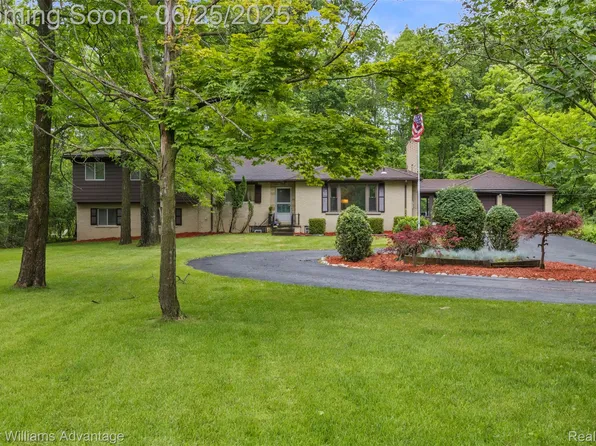 29866 Woodland Dr, Southfield, MI 48034