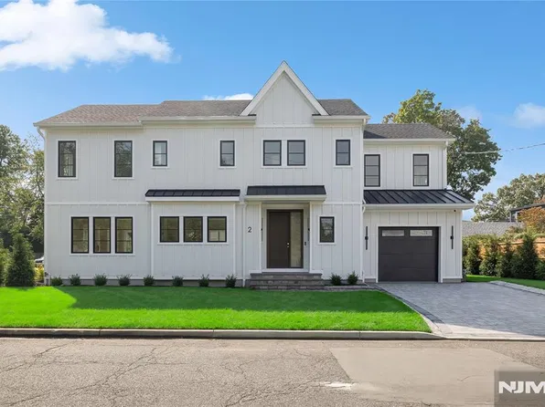 2 Pleasant Ave, Tenafly, NJ 07670