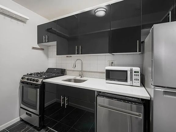 5th image of 171 Attorney St APT 4A