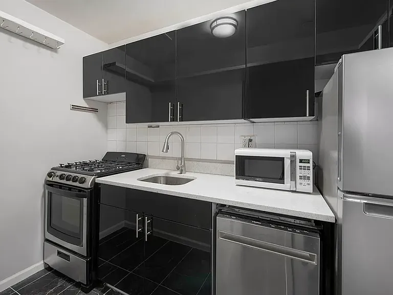 171 Attorney St #4A — Photo 5