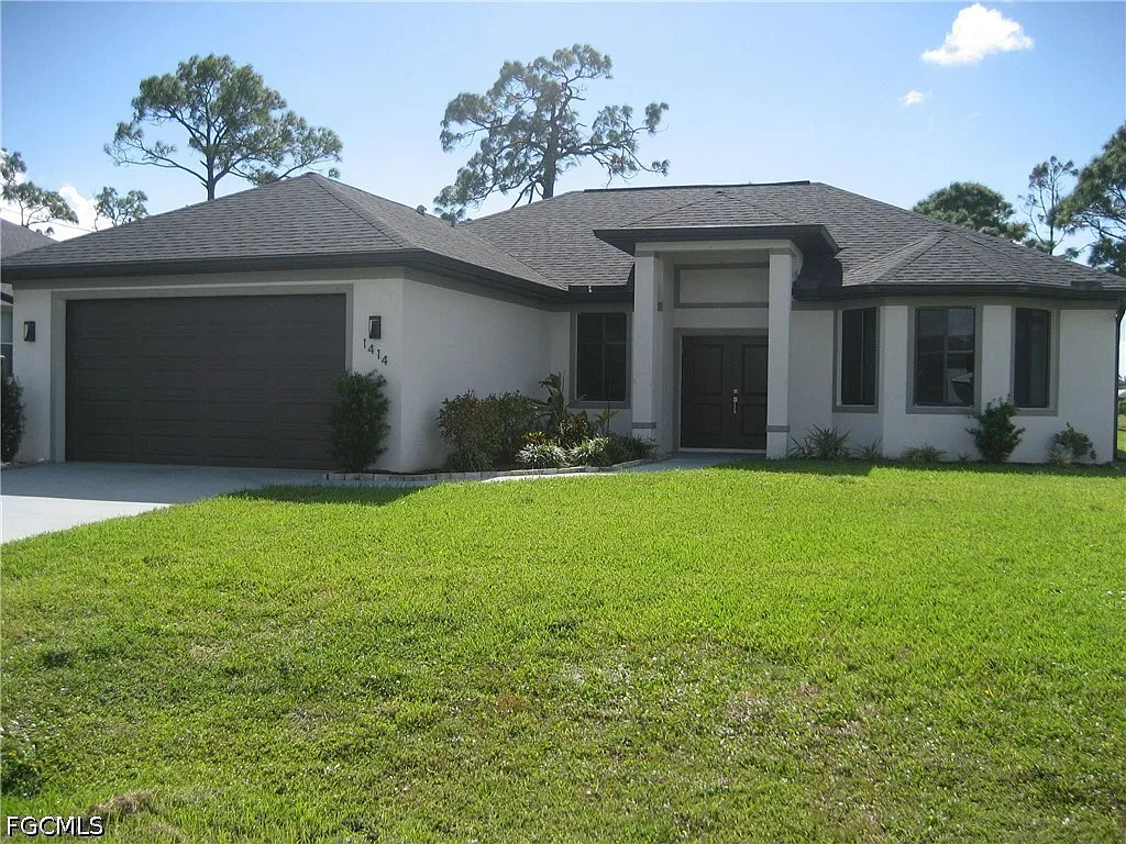 3 bed, 2.0 bath, 1796 sqft, $2,300 — Photo 2
