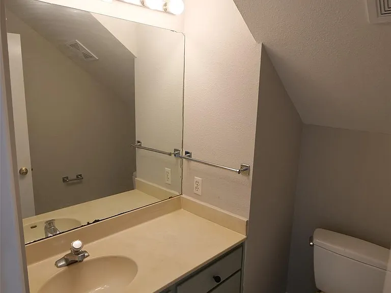 9526 Val Verde St — Photo 18