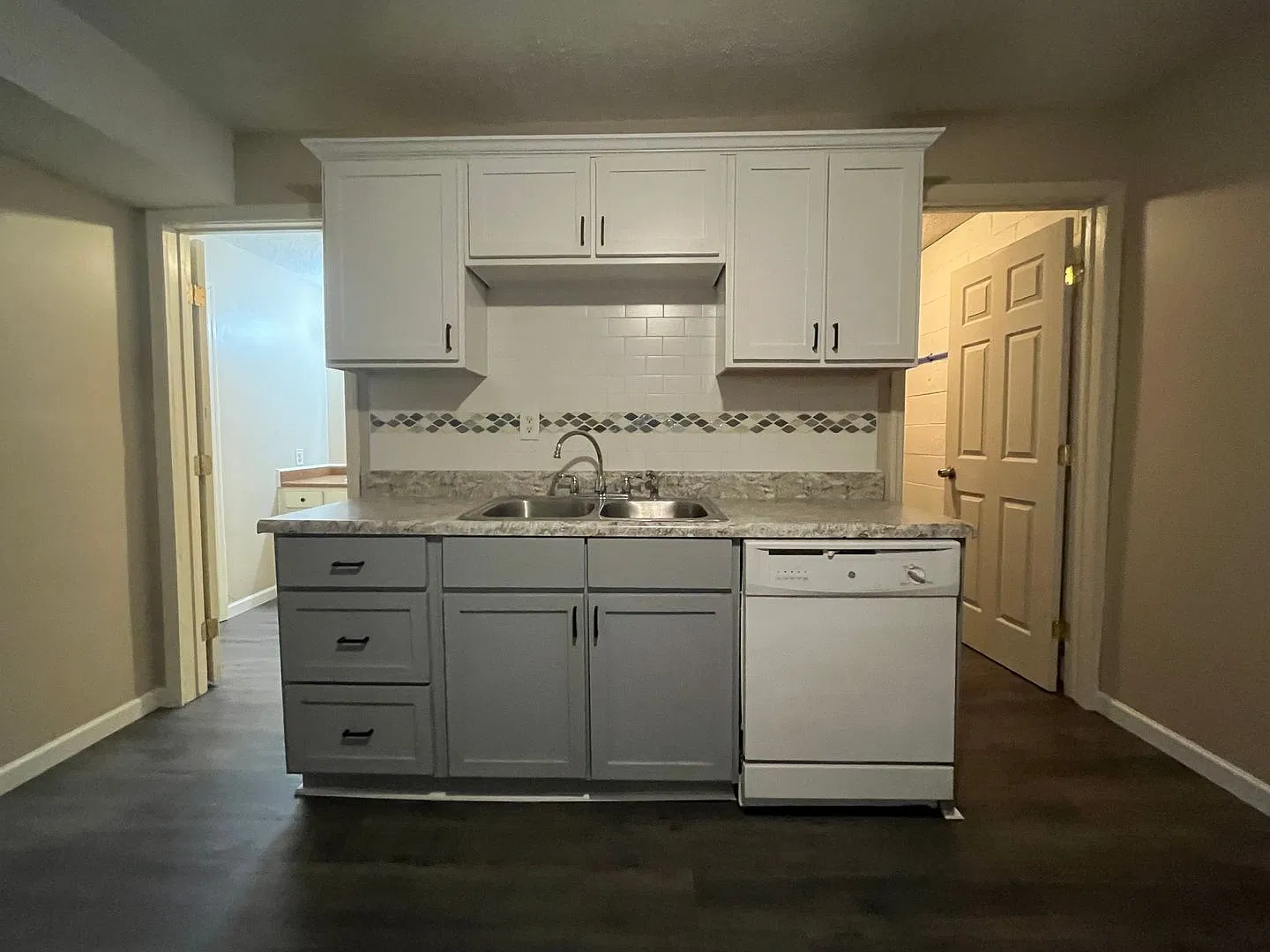 2/1 Available For Move In Now! — Photo 3