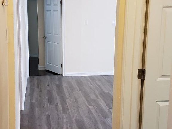 hallway between bedrooms
