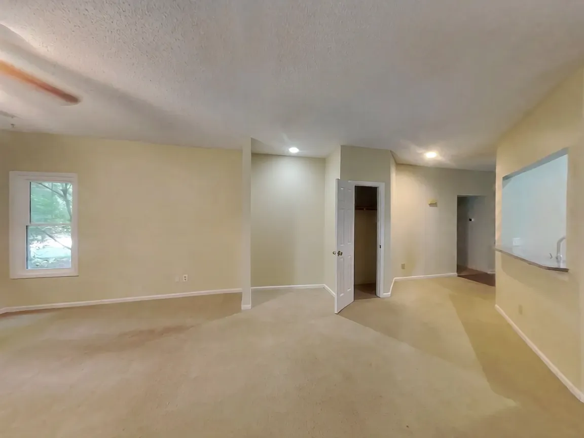 3 bed, 2.0 bath, 1458 sqft, $1,850 — Photo 2